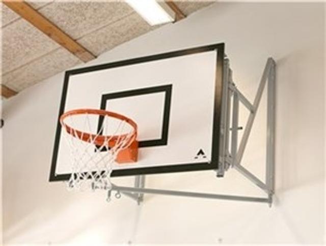 Basketball veggfeste med sideveis innsving